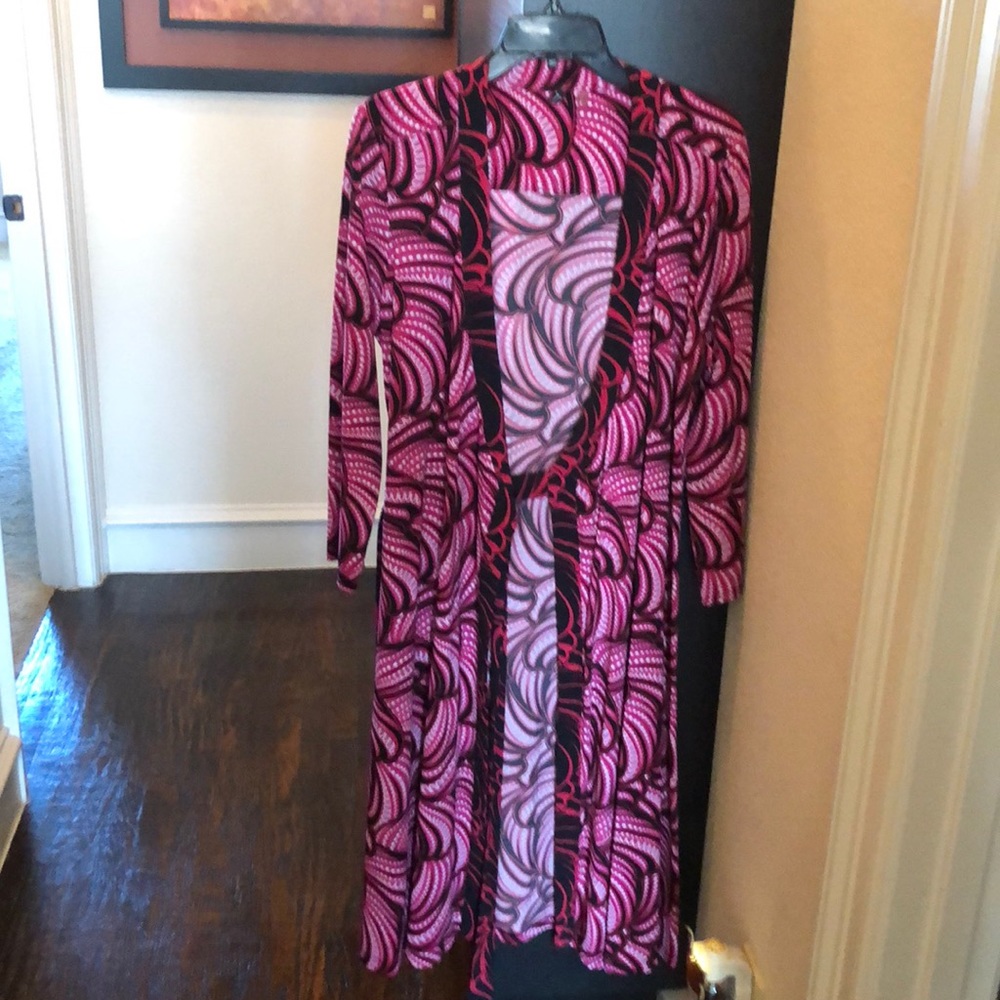 Tahari pink dress in size large. Beautiful